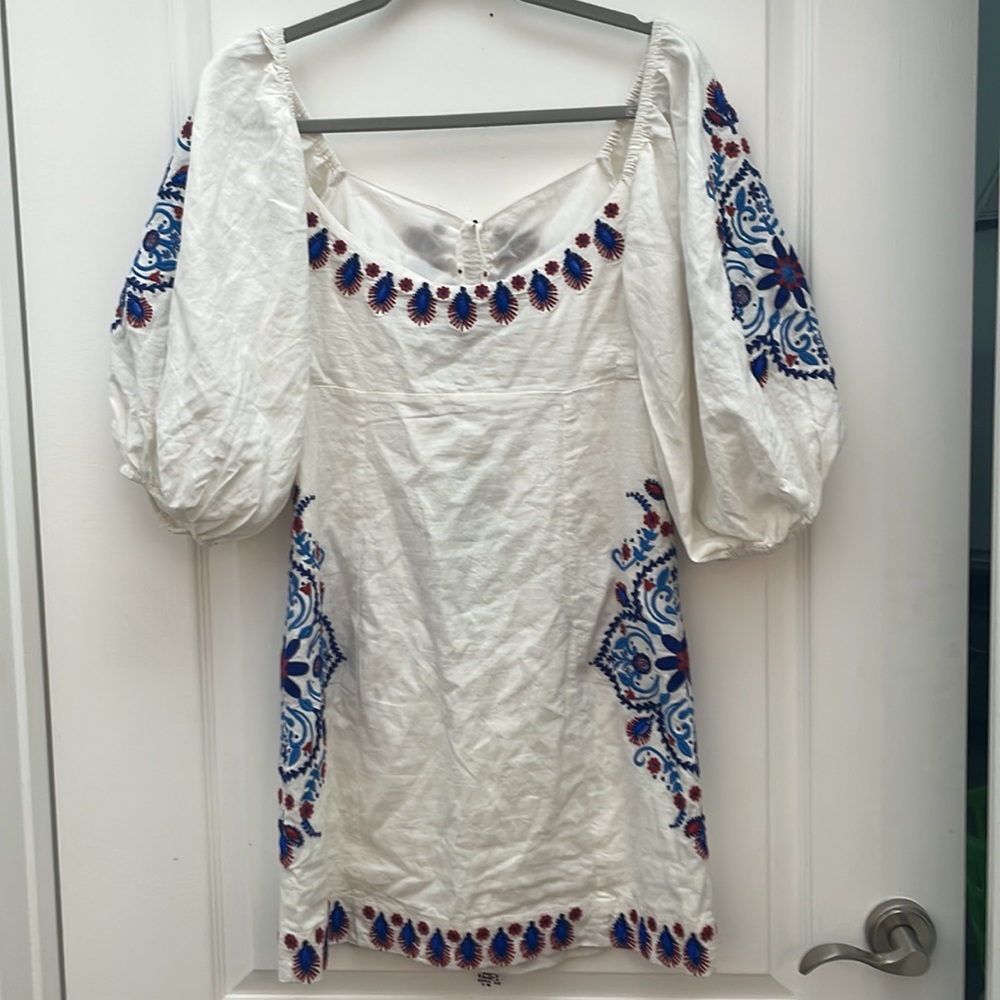 FARM Rio Off-White Embroidery Mini Dress. Size small. - Picture 2 of 4